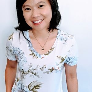 Reborn J Basic Daily Tee V-neck in Floral Prints